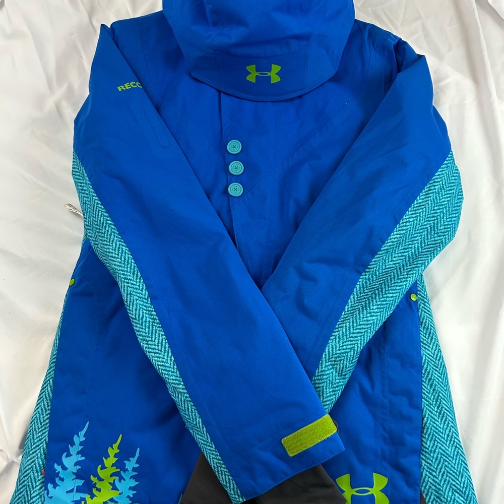 Under Armour Recco Ski Snowboard Hooded Jacket in blue and green. Like New